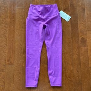 Lululemon Wunder Train Hr pants with pockets in a pretty purple tone. Size 8 NWT